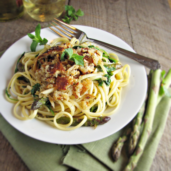 Asparagus and Arugula Pasta with Almond-Parmesan Crumble