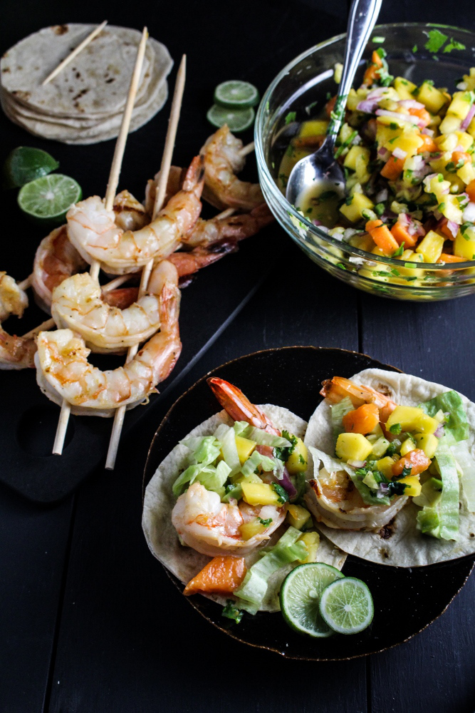 Captain&#039;s Table Superbowl // Mini Rum-Glazed Shrimp Tacos with Boozy Tropical Salsa