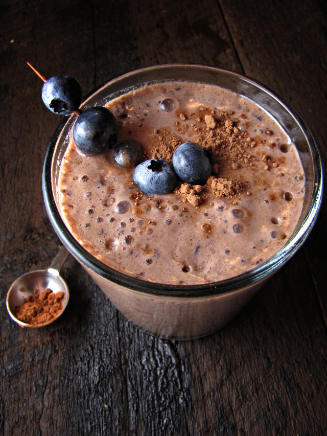 Greatist Collaboration: Chocolate Blueberry &quot;Decadence&quot; Smoothie