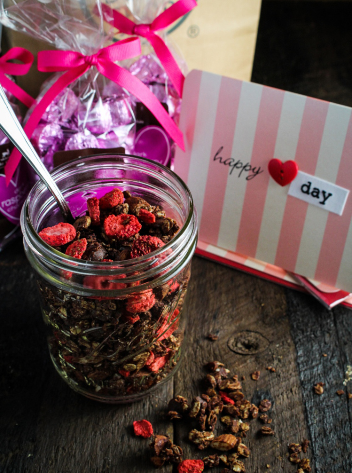 Happy Valentine&#039;s Day // Chocolate-Almond-Strawberry Granola