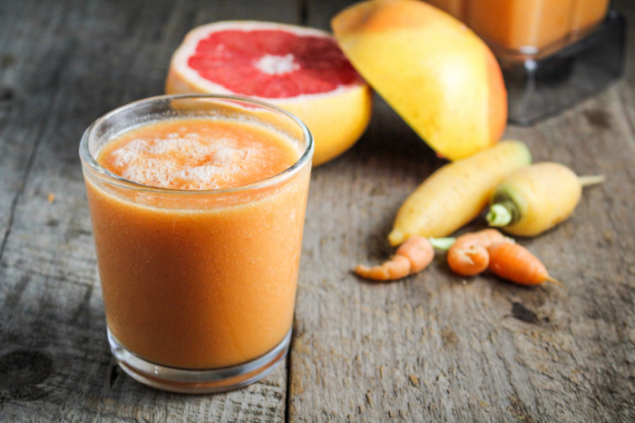 Ingredient of the Week: Carrots // Carrot-Grapefruit-Mango Smoothie