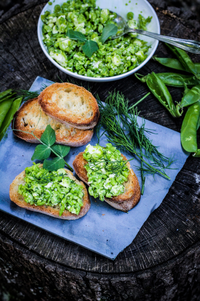 Ingredient of the Week: English Peas // Smashed Pea, Dill, and Feta Crostini