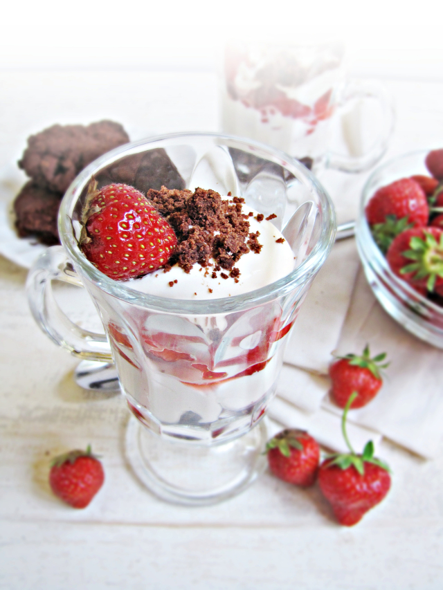 Strawberry, Chocolate, and Whipped Mascarpone Parfaits