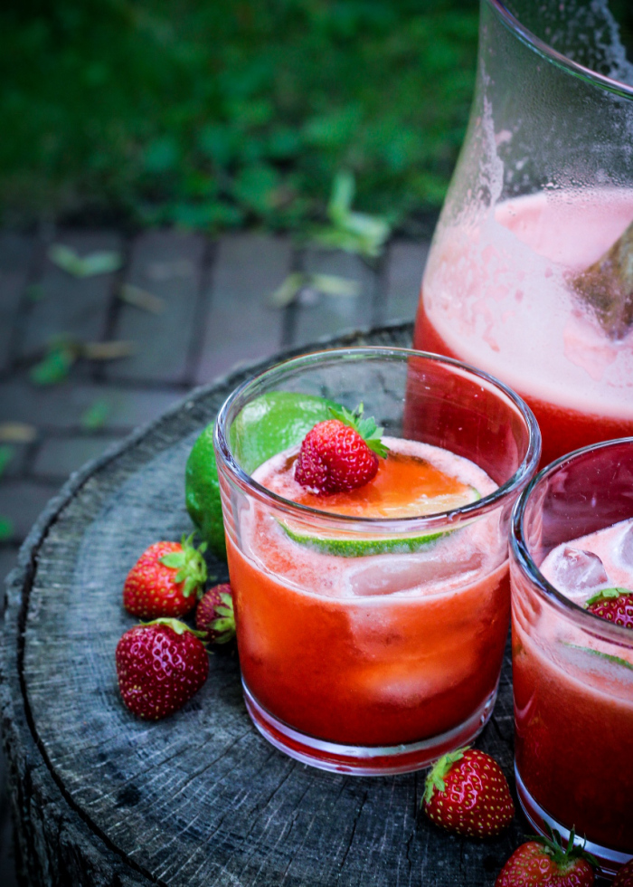 Summer Bucket List // Strawberry-Lime Agua Fresca