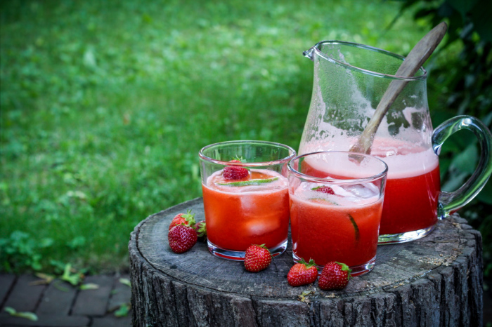 Summer Bucket List // Strawberry-Lime Agua Fresca