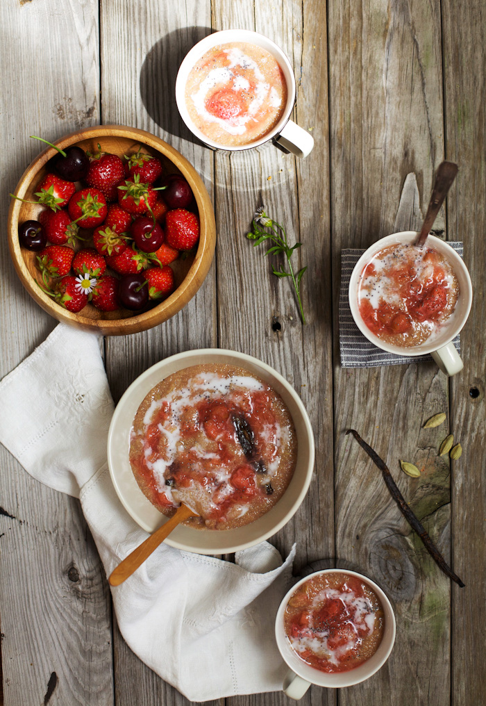 Cardamom Amaranth Porridge with Stewed Strawberries