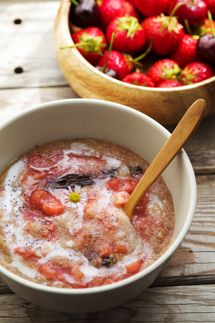 Cardamom Amaranth Porridge with Stewed Strawberries