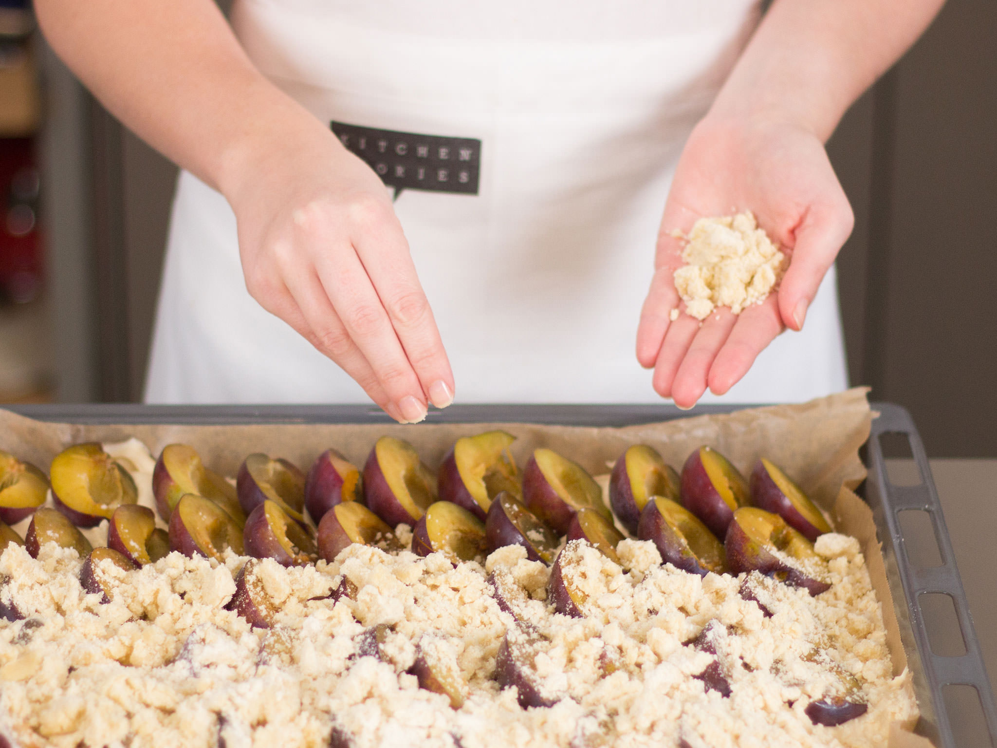 Fluffy plum streusel cake