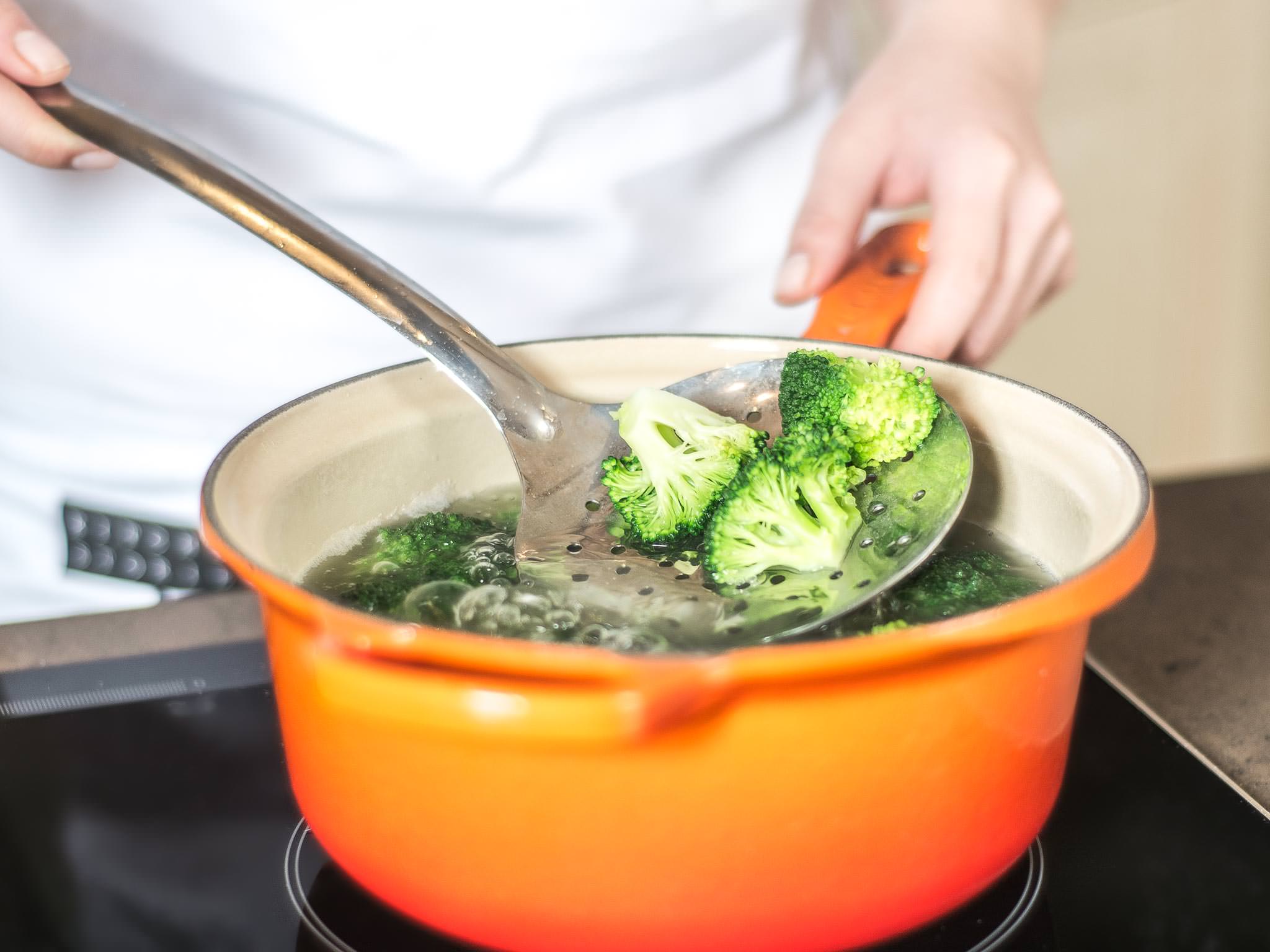 Halibut in thyme milk with broccoli