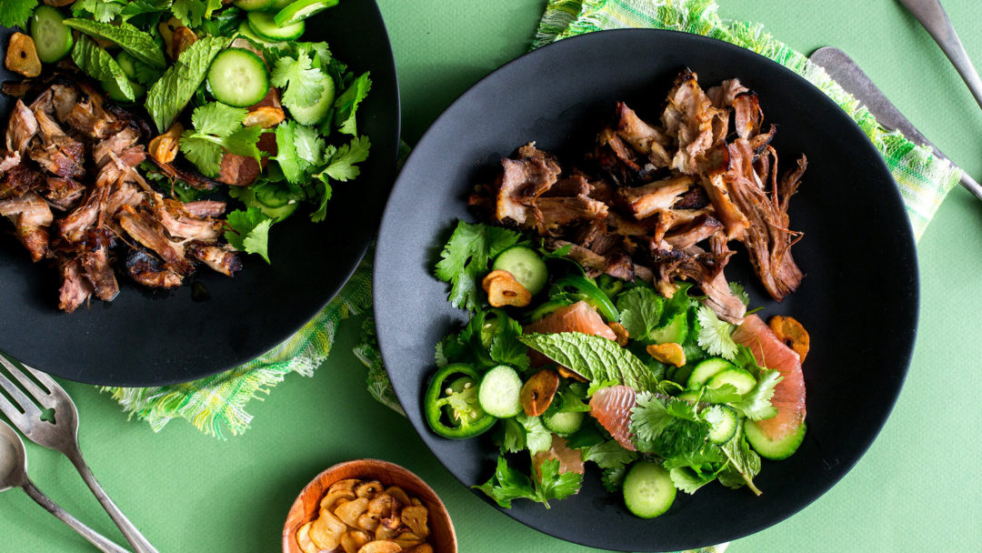 Pressure Cooker Pork Salad With Pomelo and Garlic Chips