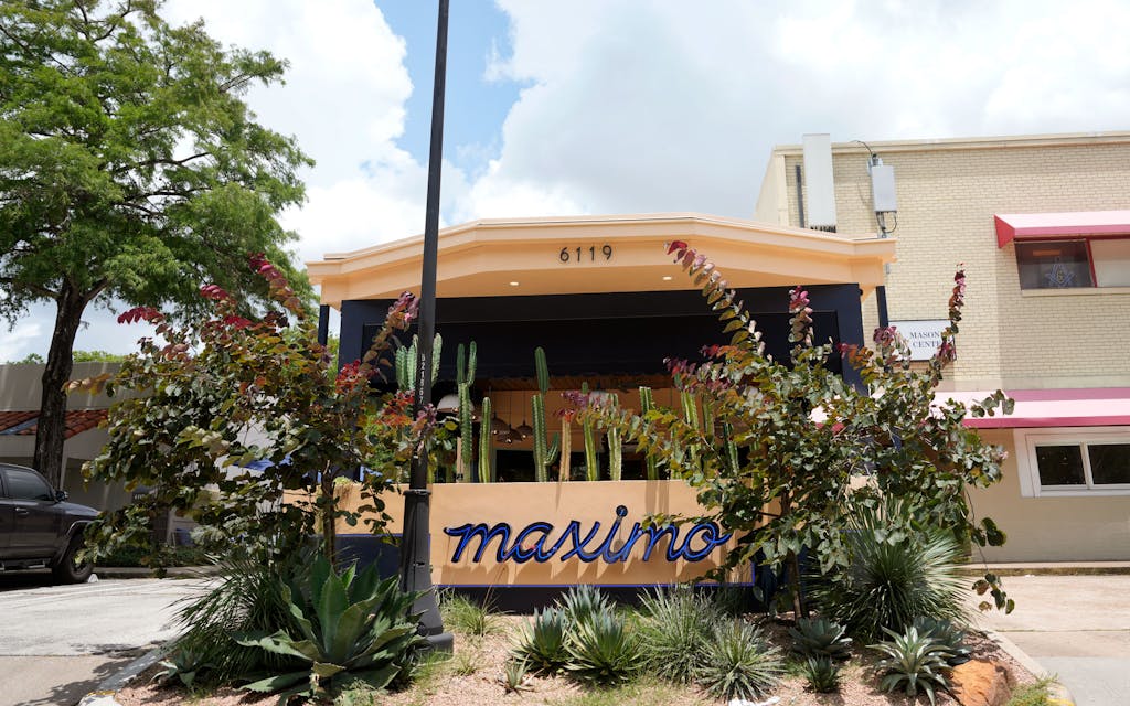Maximo restaurant exterior