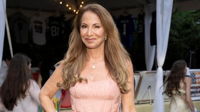 Jill Zarin’s Bizarre Restaurant Complaint Video Takes an Embarrassing Turn Jill Zarin’s Bizarre Restaurant Complaint Video Takes an Embarrassing Turn