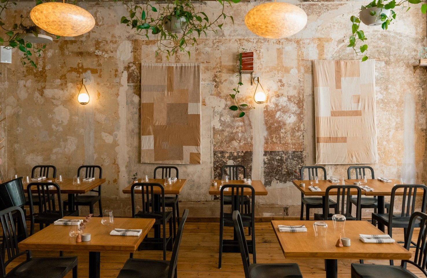 Apricity's warm, pared-back interior features natural materials and reclaimed pieces. © Ben Carpenter/Apricity