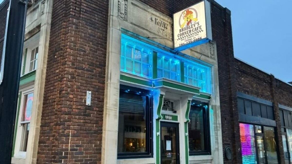 Gordon Ramsay’s Kitchen Nightmares in Topeka at Bradley’s Gordon Ramsay’s Kitchen Nightmares in Topeka at Bradley’s