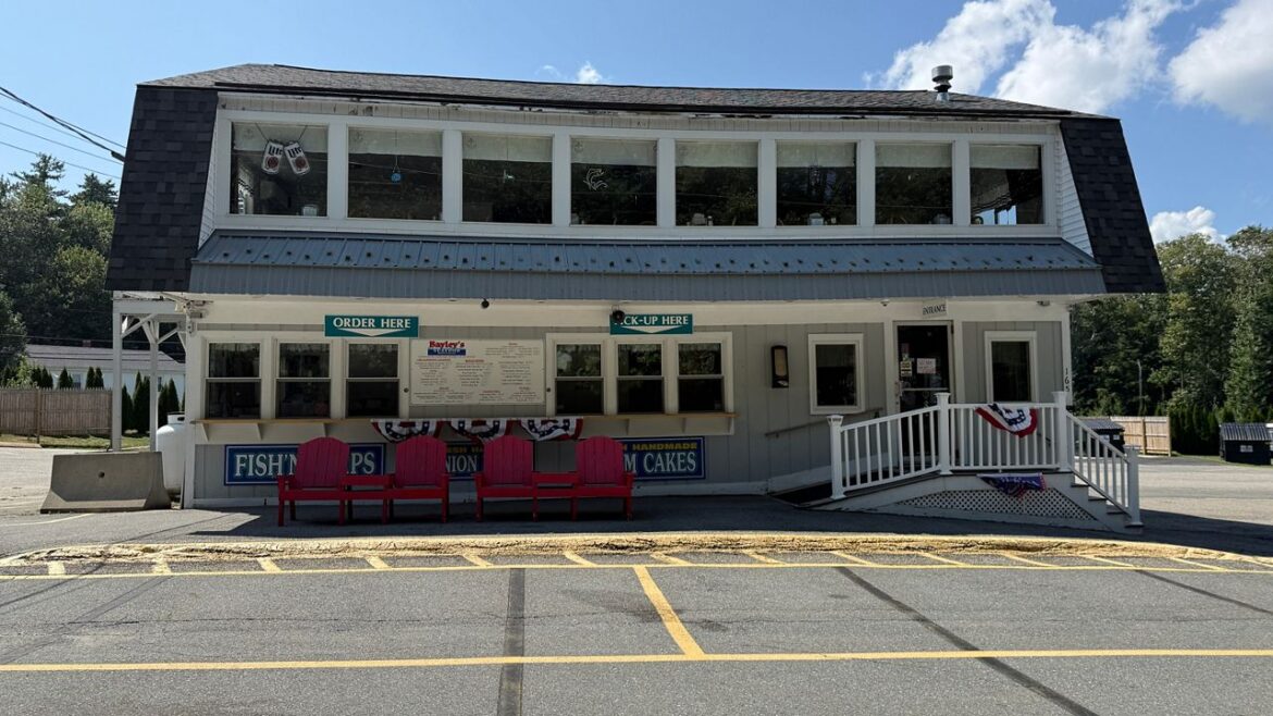 Bailey’s Seafood Restaurant, located at 165 Pine Point Road in Scarborough, permanently closed on Aug. 20. (Spectrum News/Jules Walkup)