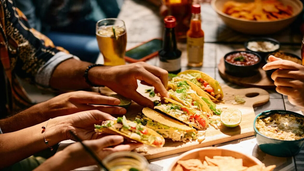 After closing 39 locations, 76-year-old Acapulco Restaurant & Cantina has 1 left