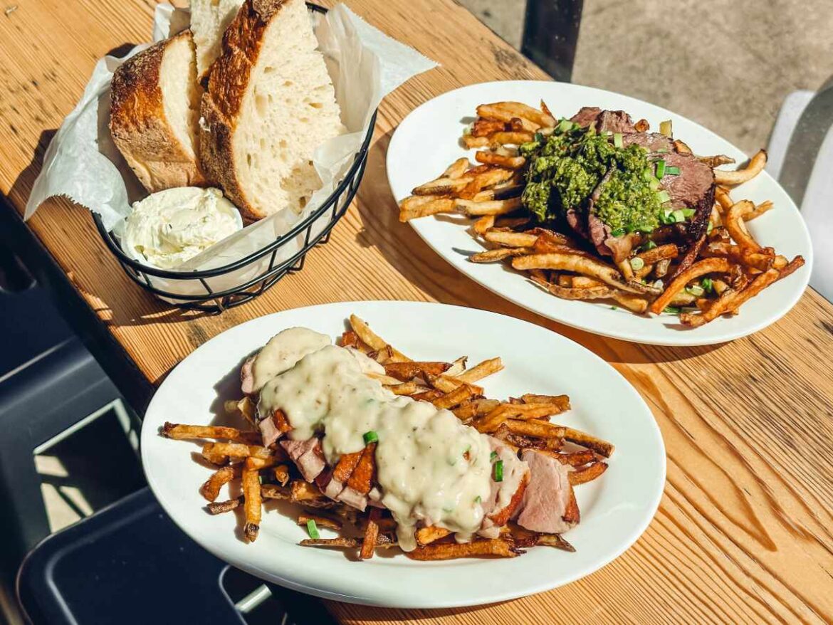Steak Easy’s $15 steak frites is just as good as it is cheap – Review – Seattle Steak Easy's $15 steak frites is just as good as it is cheap - Review - Seattle