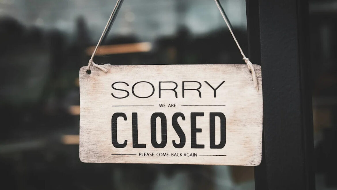 Global dining leader closing 261 restaurants, steakhouse chain