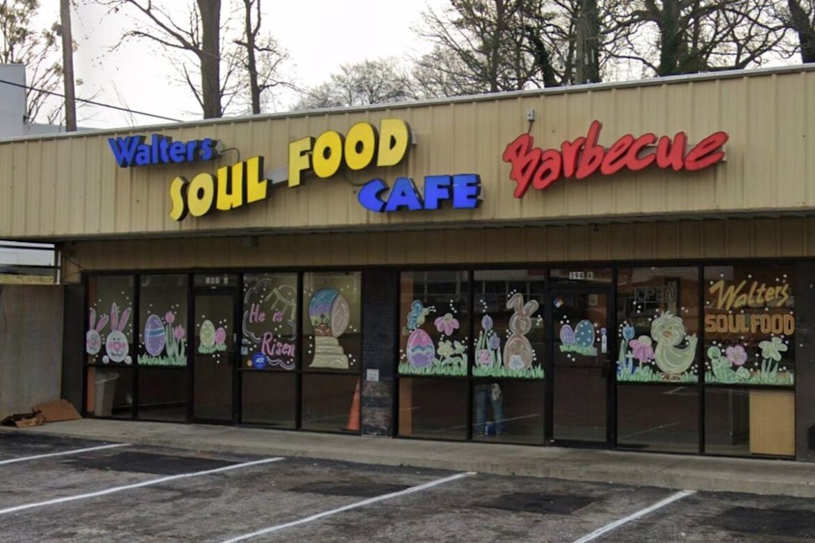 Man’s Body Found Hanging Out of Vent at Soul Food Restaurant After Getting Stuck Man’s Body Found Hanging Out of Vent at Soul Food Restaurant After Getting Stuck