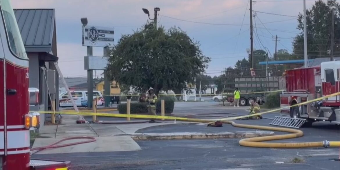 ‘We’ll be back’: Buffet restaurant on Dawson Road suffers extensive damage in sudden fire ‘We’ll be back’: Buffet restaurant on Dawson Road suffers extensive damage in sudden fire