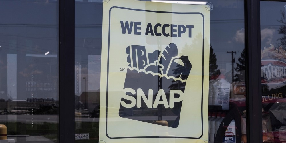 Proposed bill would end restaurant purchases with food stamps Proposed bill would end restaurant purchases with food stamps