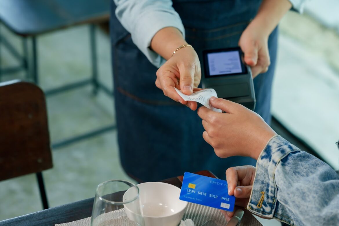 New Florida law will require transparency in restaurant service charges New Florida law will require transparency in restaurant service charges