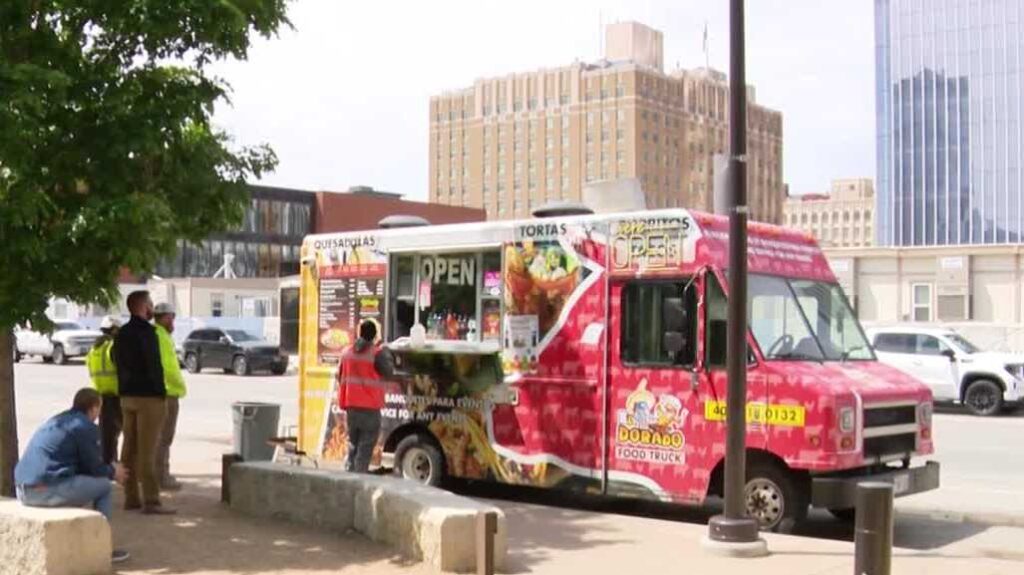Omaha proposes removing controversial requirement on food trucks Omaha proposes removing controversial requirement on food trucks