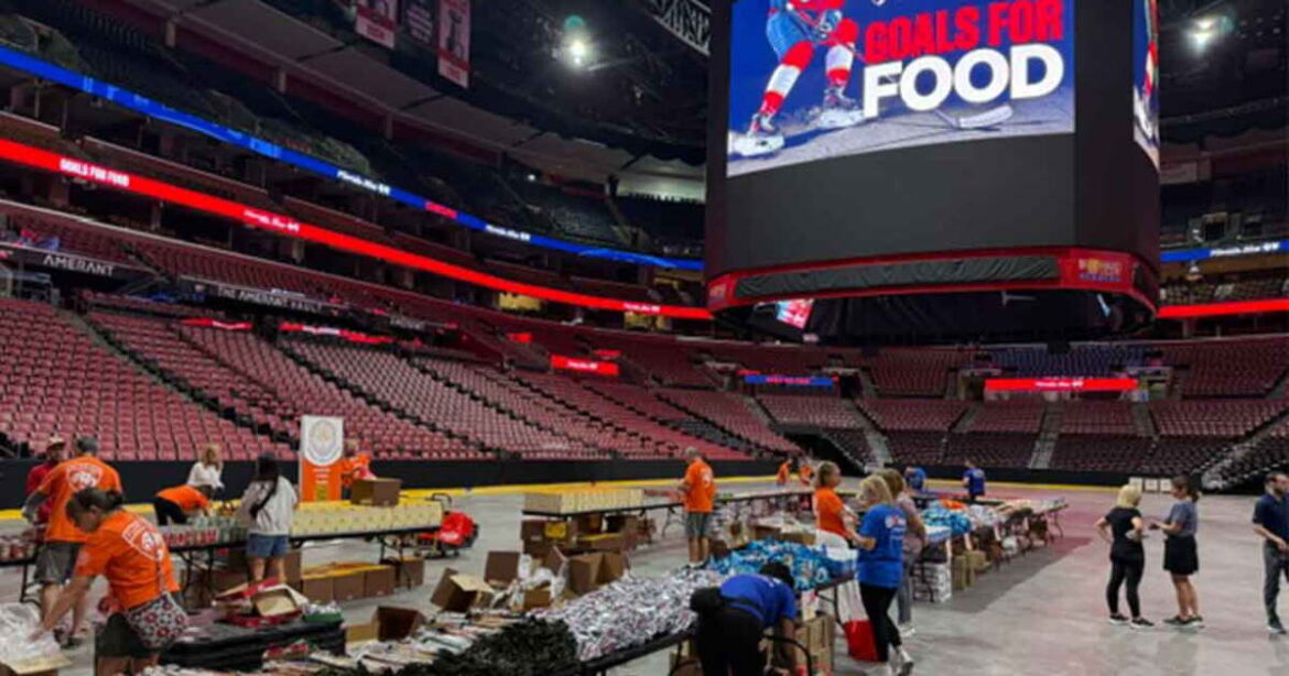 Panthers, Florida Blue distribute food bags to South Florida families Panthers, Florida Blue distribute food bags to South Florida families