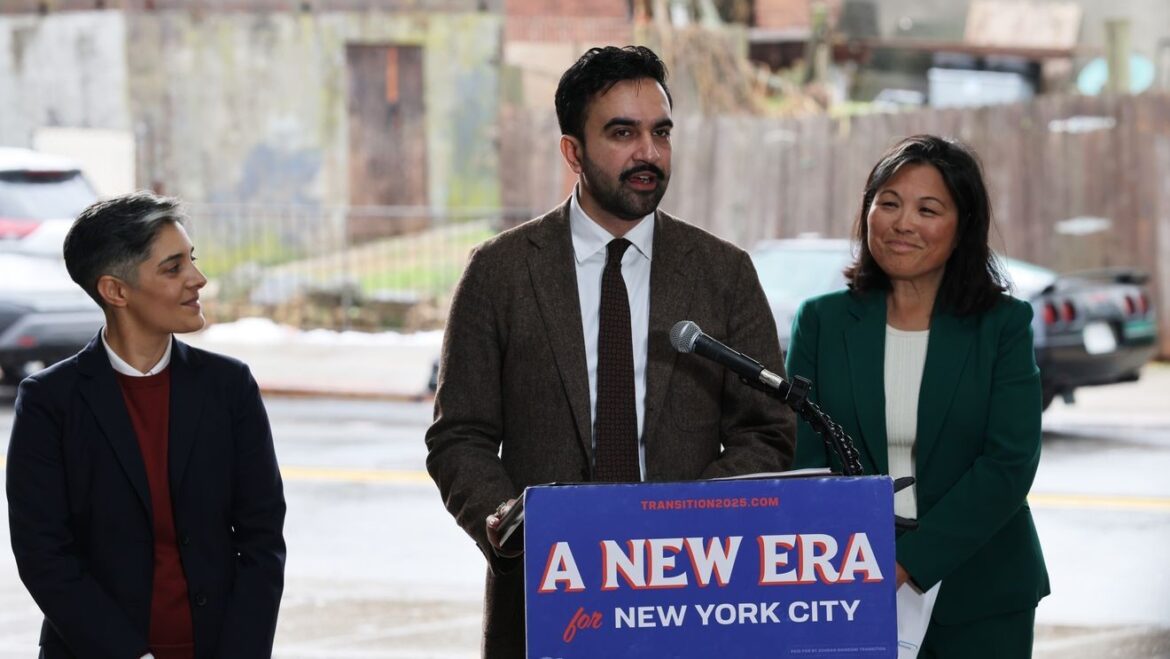 City-run grocery stores to be in every borough in NYC, Mayor Mamdani says station icon