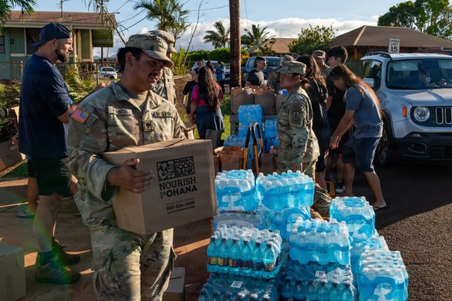 Hawaii Guardsmen reinforce Kauai community food distributions after storm damages from Hurricane Lowell