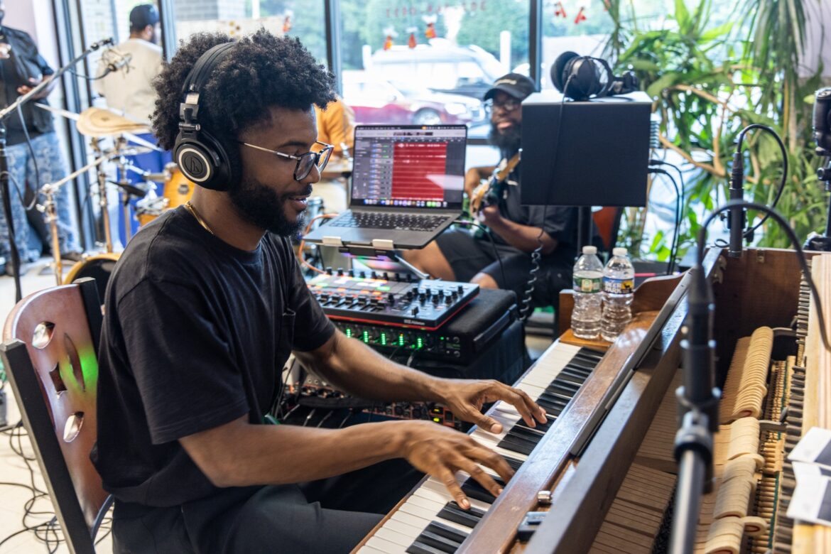 Delaware musician hosts jam sessions in a Chinese restaurant