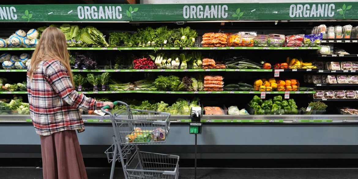 Maine farmers urge grocery stores to buy more locally-grown produce Maine farmers urge grocery stores to buy more locally-grown produce