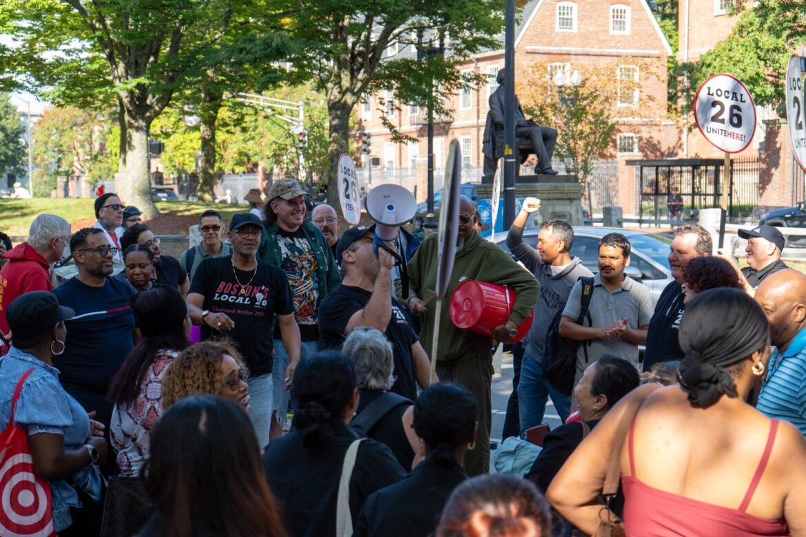 Harvard Dining Workers Rally at Smith Center, Warn of Strike as Contract Talks Drag On More than 100 Harvard University Dining Services workers rally outside of Harvard Yard as contract negotiations with the University remain unresolved.