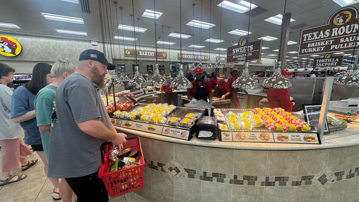 South Carolina Buc-ee’s draws customers from North Carolina South Carolina Buc-ee's draws customers from North Carolina
