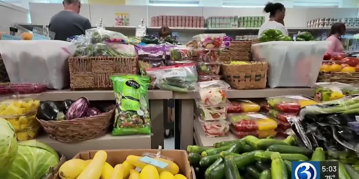 Nearly 63,000 people lose SNAP benefits in Connecticut Nearly 63,000 people lose SNAP benefits in Connecticut