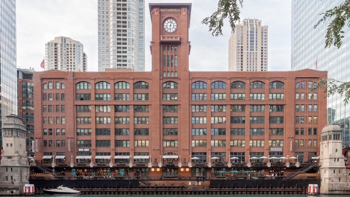 Carlyle Club brings riverfront dining to Reid Murdoch building Carlyle Club brings riverfront dining to Reid Murdoch building