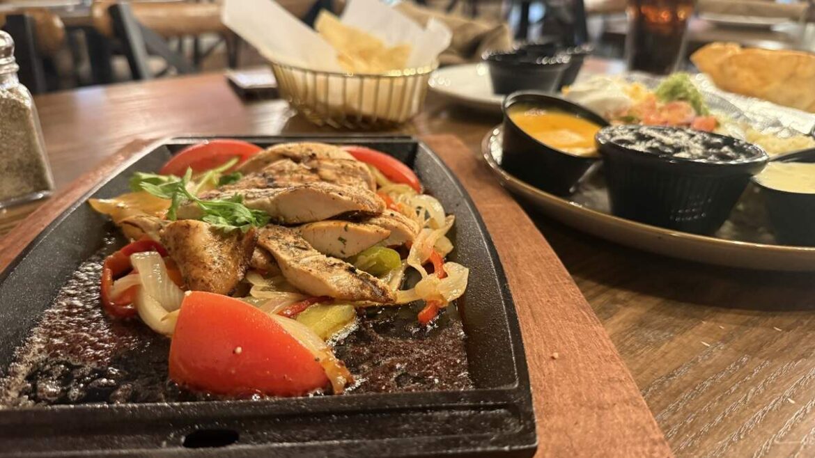 New Johnson County Mexican restaurant has guacamole bar New Johnson County Mexican restaurant has guacamole bar