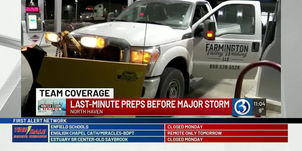 Residents stock up, plow crews prepare as Winter Storm Benjamin approaches Residents stock up, plow crews prepare as Winter Storm Benjamin approaches