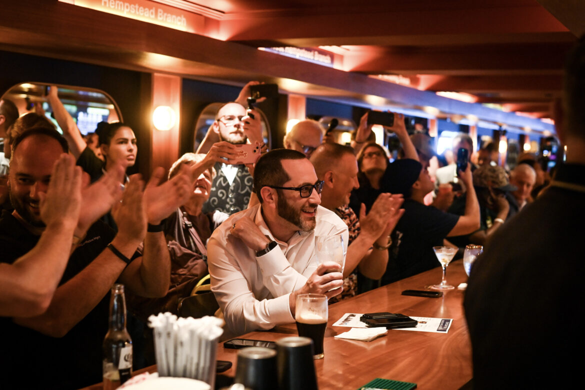 Iconic Penn Station Bar Tracks is Back After Nearly a Decade Away Loading animation