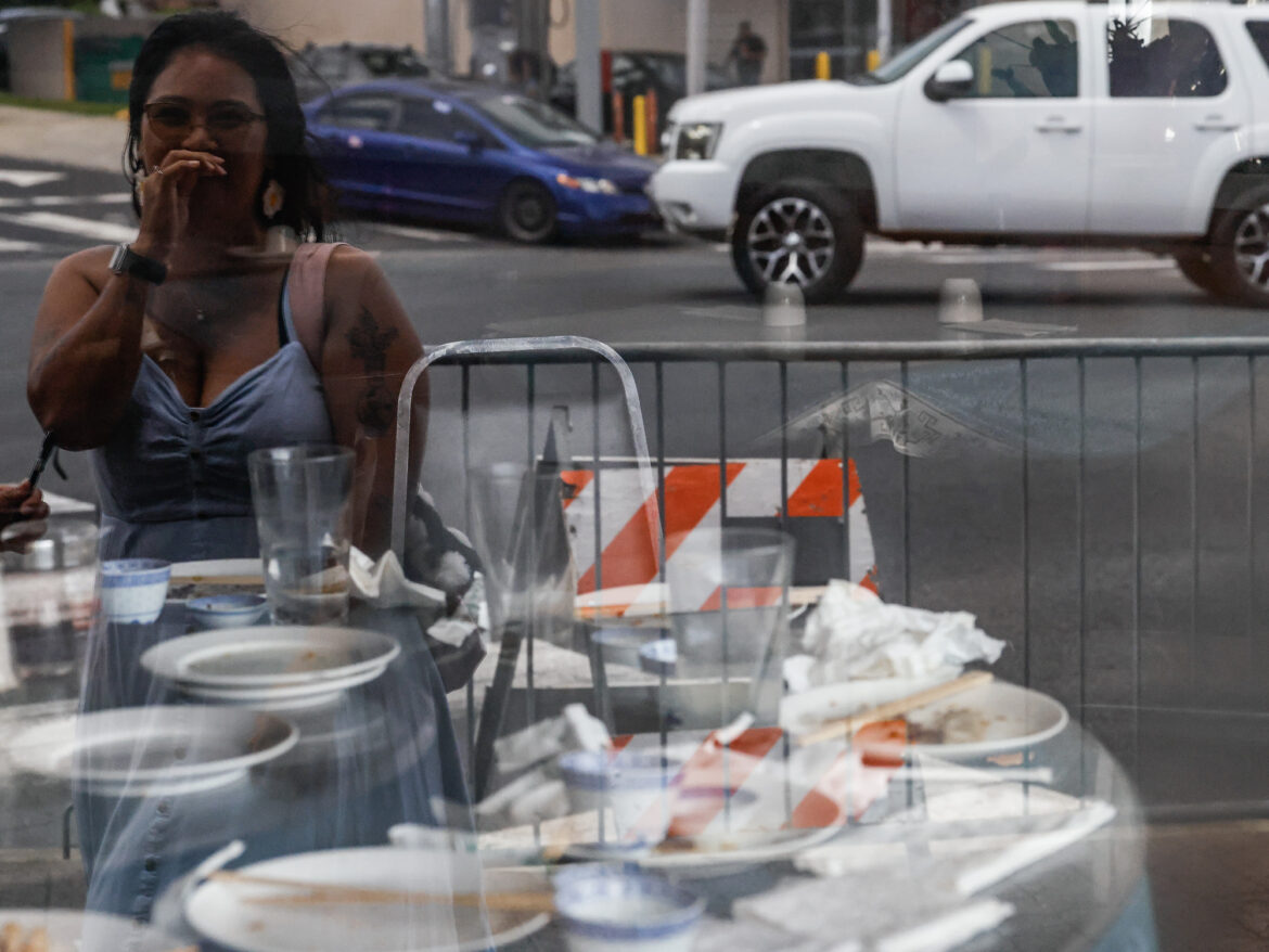 ‘So Stink’: Flies And Stench Overwhelm Collapsed Dim Sum Restaurant 'So Stink': Flies And Stench Overwhelm Collapsed Dim Sum Restaurant