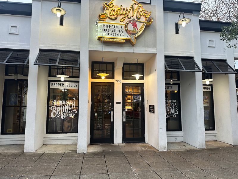 Seven Small-Town Mississippi Spots Where The Pecan Pie Alone Is Worth The Drive featured image b85fd7df7f80 6203ae140612