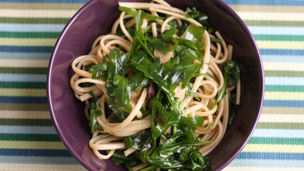 Pasta With Anchovies and Arugula