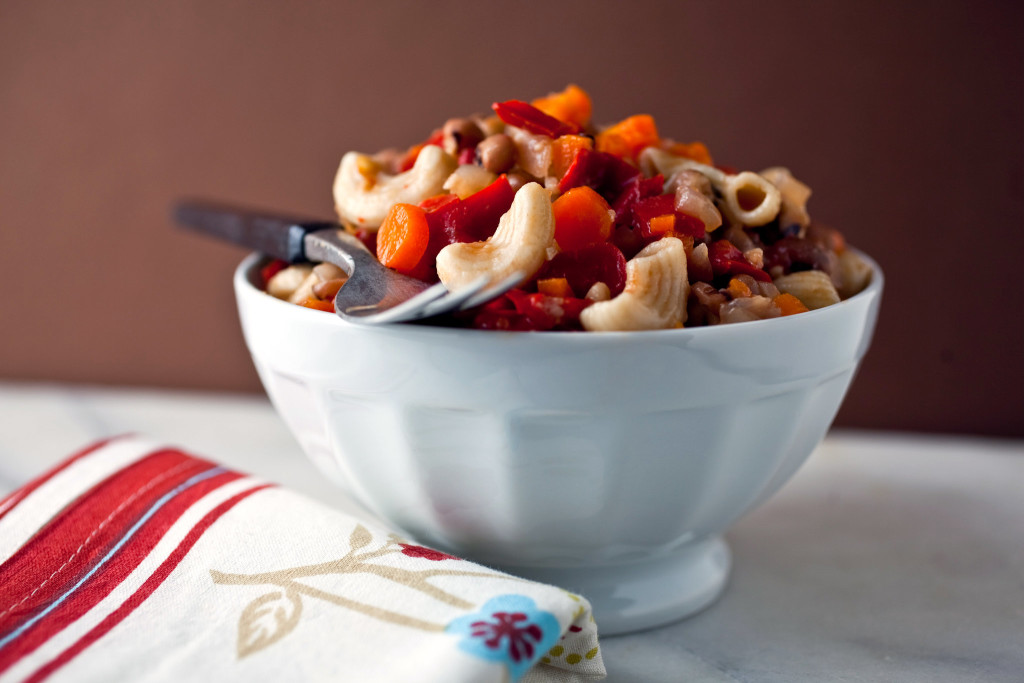 Black-Eyed Peas With Vegetables and Small Pasta