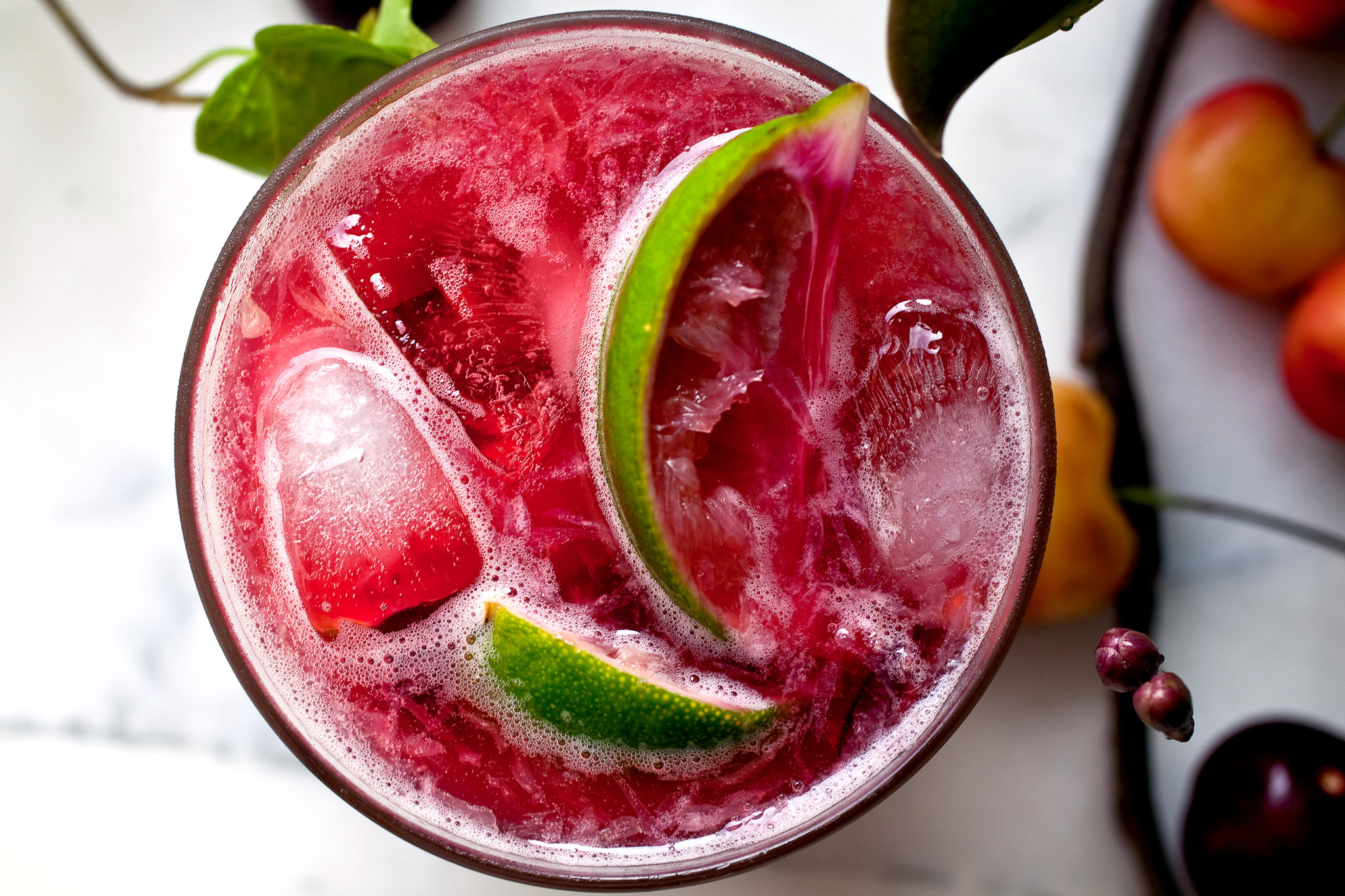 Компот из вишни мохито. Мохито вишня. Мохито сангрия. Мохито с вишней и мятой на зиму. Вишневый мохито.