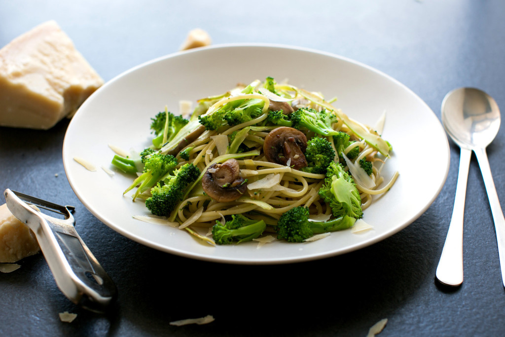Pasta With Mushrooms and Broccoli