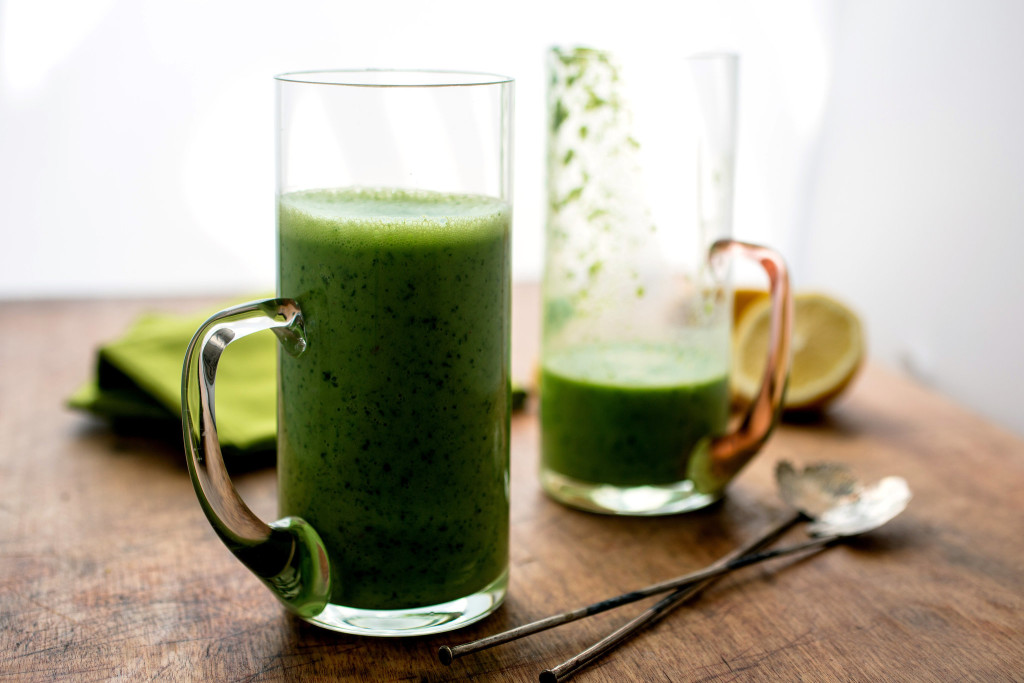 Pear Smoothie With Spinach, Celery and Ginger