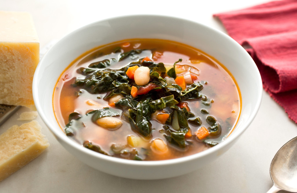 Quick Tomato, White Bean and Kale Soup