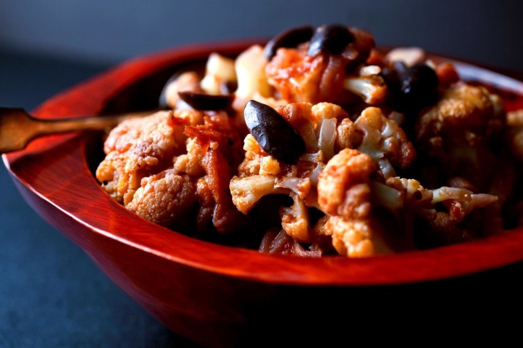 Stewed Cauliflower With Red Onions and Tomatoes