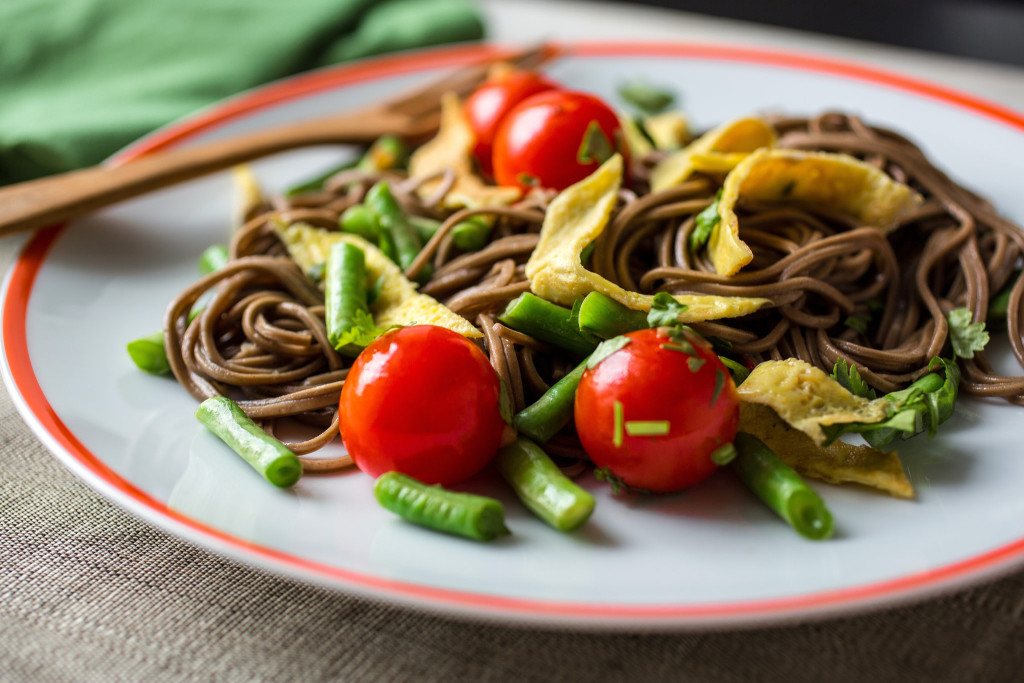 Stir-Fried Soba Noodles With Long Beans, Eggs and Cherry Tomatoes