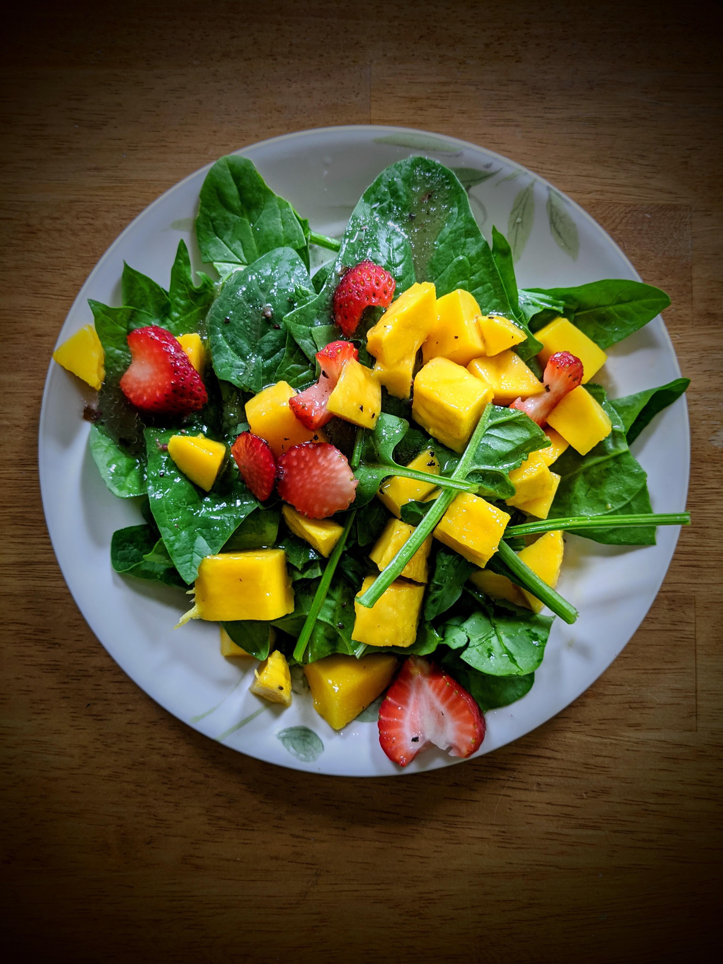 spinach mango and strawberry salad with vinaigrette dressing Dining and Cooking